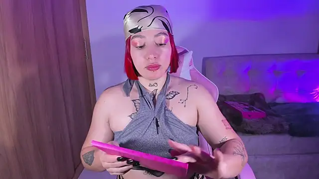 Snapshot of annika_taylor chatting on 02/27/25, 12:10 annika taylor online show from 02/27/25, 12:10