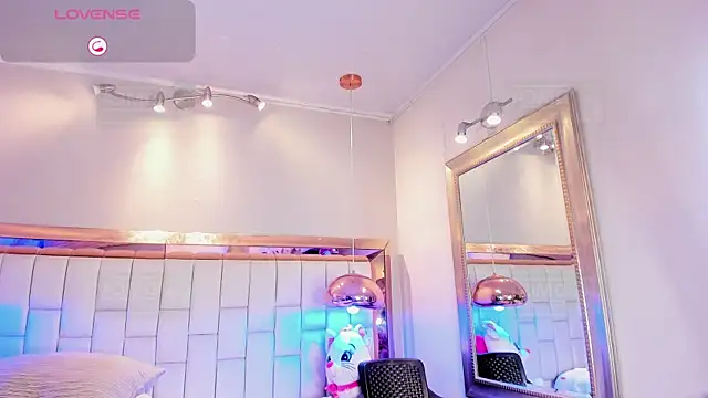 Snapshot of Palmer-Foster chatting on 11/13/25, 09:03 Palmer-Foster online show from 11/13/25, 09:03