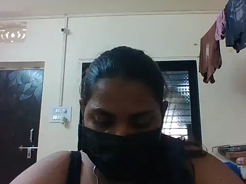 Snapshot of Hotmilfxox chatting on 05/16/26, 08:22 Hotmilfxox online show from 05/16/26, 08:22