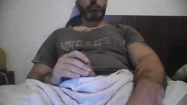 Snapshot of ozzypsico13 chatting on 05/01/26, 04:50 ozzypsico13 online show from 05/01/26, 04:50