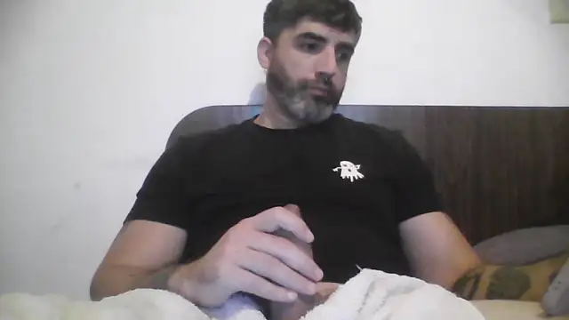 Snapshot of ozzypsico13 chatting on 05/06/26, 01:57 ozzypsico13 online show from 05/06/26, 01:57