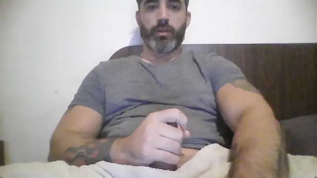 Snapshot of ozzypsico13 chatting on 05/16/26, 11:31 ozzypsico13 online show from 05/16/26, 11:31