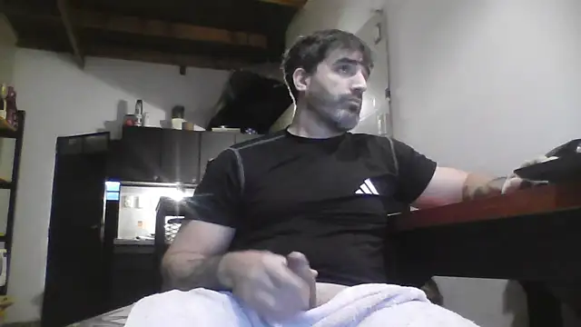 Snapshot of ozzypsico13 chatting on 06/01/26, 04:09 ozzypsico13 online show from 06/01/26, 04:09