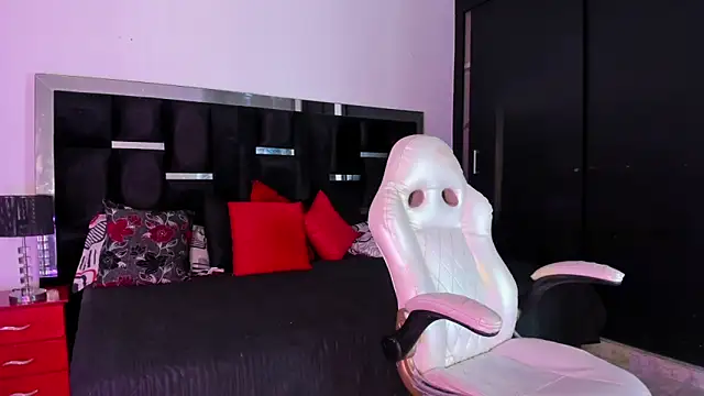 Tasha Sant online show from 10/29/25, 08:32