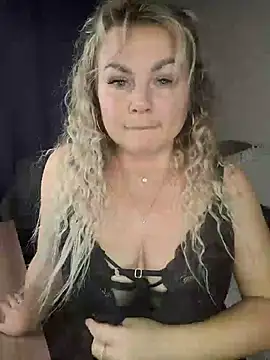 candy queeen online show from 11/06/25, 11:00