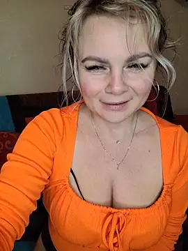 candy queeen online show from 11/19/25, 05:02