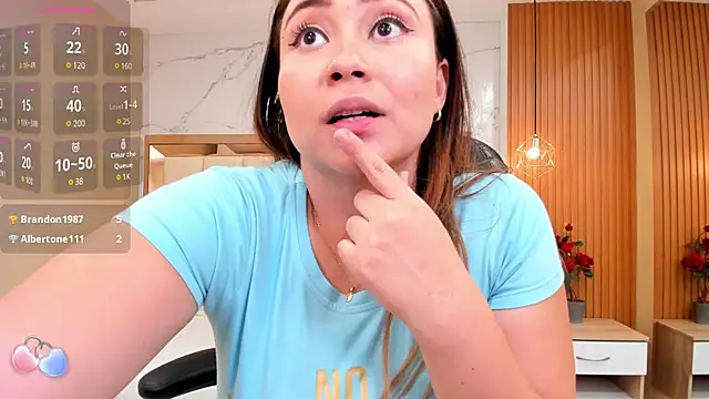 dulce santamaria online show from 12/05/24, 01:14