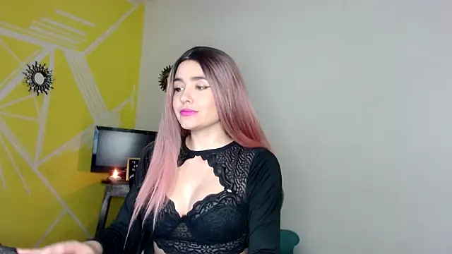 Nikolle Rouss online show from 02/12/25, 10:04