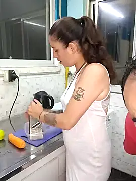 solangeyaelok1 online show from 01/21/25, 03:48