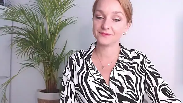 AliciaDesire online show from 10/17/25, 05:54