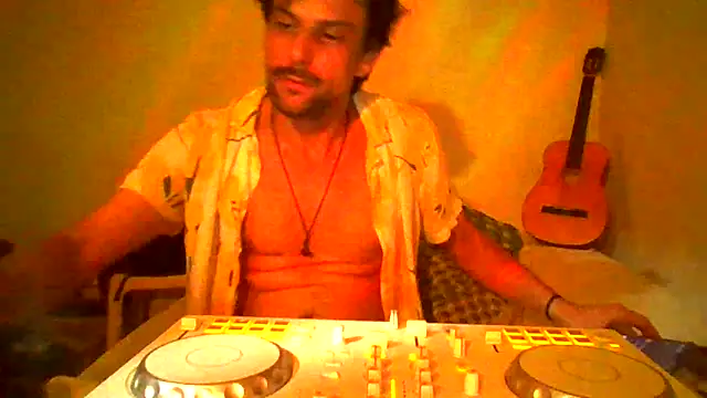 couplemilk online show from 02/05/26, 02:16