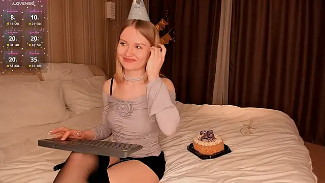 Snapshot of IsabellaTorrance chatting on 12/21/24, 07:49 IsabellaTorrance online show from 12/21/24, 07:49