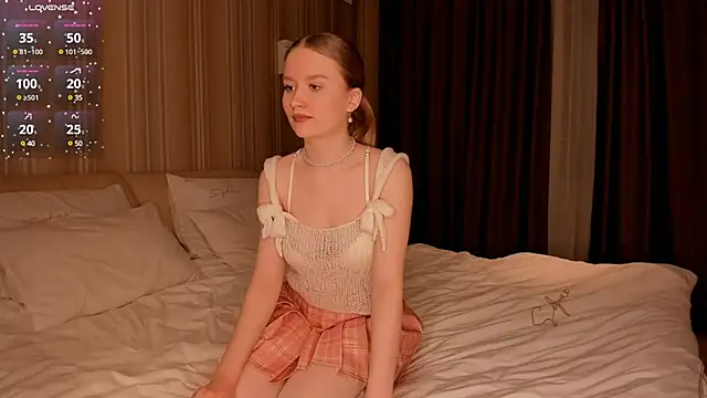 Snapshot of IsabellaTorrance chatting on 02/09/25, 03:45 IsabellaTorrance online show from 02/09/25, 03:45