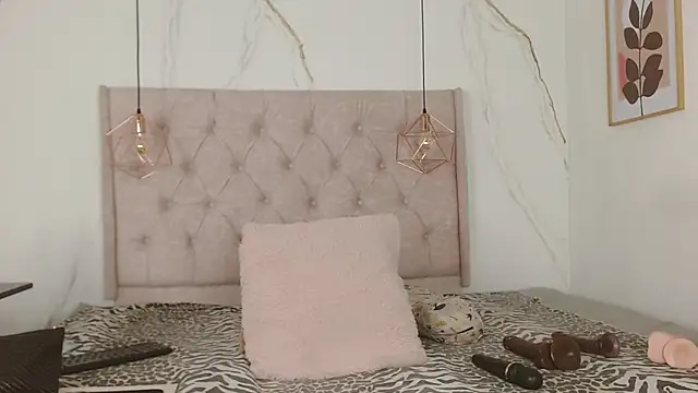 zamira 44 online show from 10/12/25, 01:10