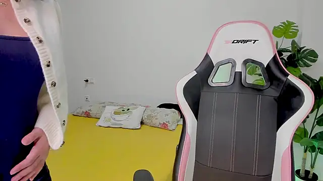 Adriennesexxx online show from 02/06/25, 05:51