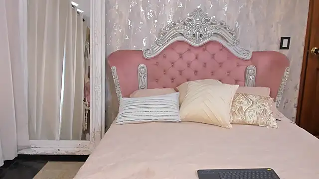 Snapshot of AngelineConnor chatting on 03/10/25, 07:40 AngelineConnor online show from 03/10/25, 07:40