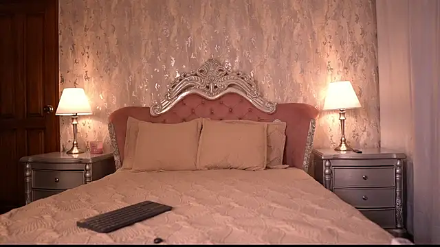 AngelineConnor online show from 11/27/25, 11:07