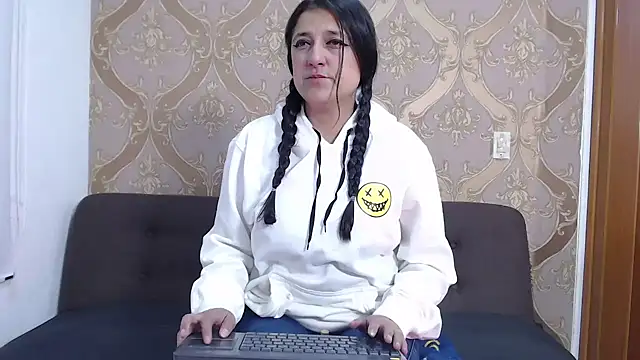 dakota guirl online show from 12/17/24, 03:06