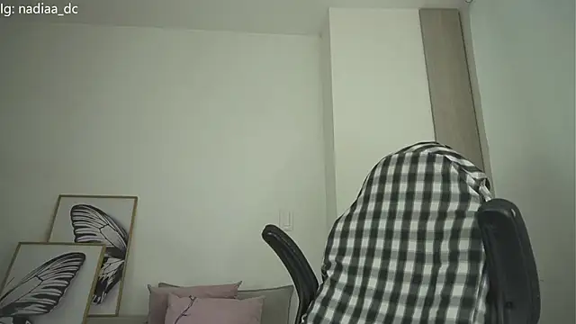 Snapshot of Nadiaa_ chatting on 04/03/26, 04:32 Nadiaa online show from 04/03/26, 04:32