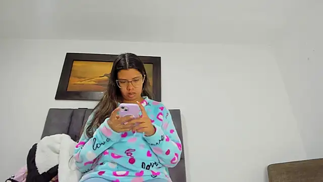 Vahiolet smith online show from 02/06/26, 12:15