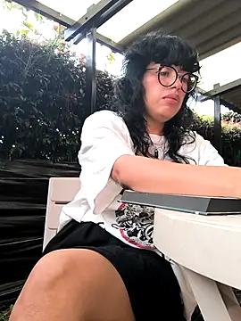 Snapshot of Fun_Everywhere chatting on 10/03/25, 09:12 Fun Everywhere online show from 10/03/25, 09:12