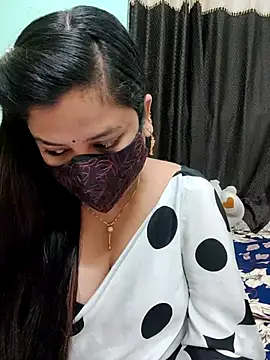 Snapshot of payal_sharma1 chatting on 10/30/25, 12:28 payal sharma1 online show from 10/30/25, 12:28