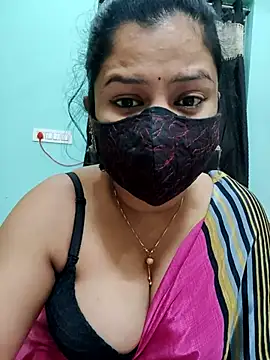 Snapshot of payal_sharma1 chatting on 12/19/25, 01:07 payal sharma1 online show from 12/19/25, 01:07