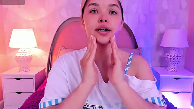 Snapshot of angeline_teen chatting on 05/19/26, 12:11 angeline teen online show from 05/19/26, 12:11