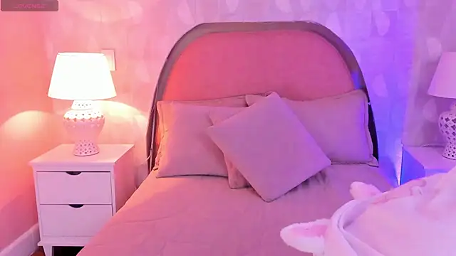Snapshot of angeline_teen chatting on 05/20/26, 12:11 angeline teen online show from 05/20/26, 12:11