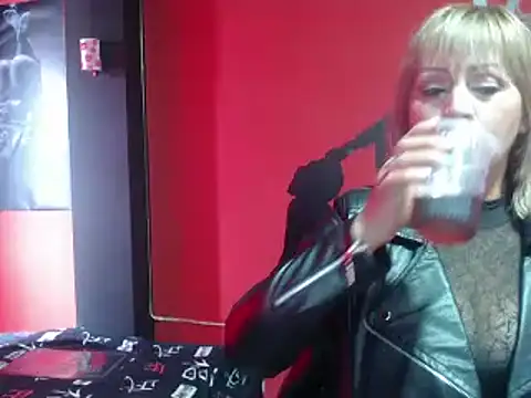 Snapshot of KLOE_PIELL chatting on 01/24/25, 05:21 KLOE PIELL online show from 01/24/25, 05:21