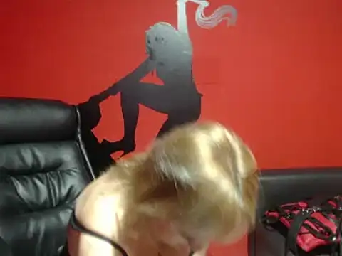 Snapshot of KLOE_PIELL chatting on 02/10/25, 08:00 KLOE PIELL online show from 02/10/25, 08:00
