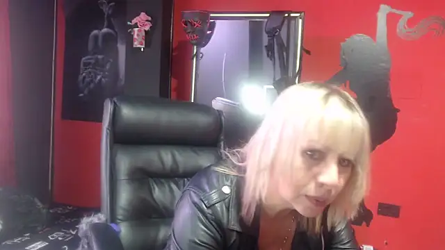 Snapshot of KLOE_PIELL chatting on 09/17/25, 09:27 KLOE PIELL online show from 09/17/25, 09:27
