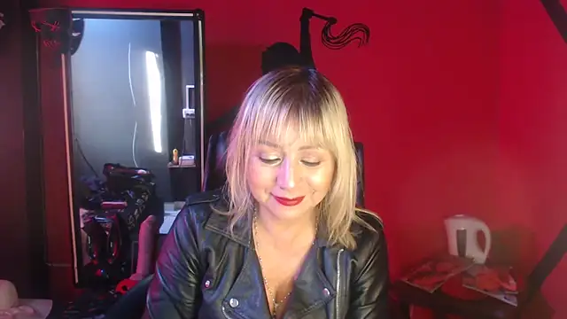 KLOE PIELL online show from 11/05/25, 09:48