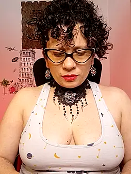 Snapshot of Daneshka_naughty chatting on 03/16/25, 02:32 Daneshka naughty online show from 03/16/25, 02:32