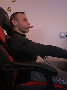 bigkeven4 online show from 12/22/25, 08:28