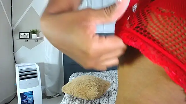 Hillary queen online show from 03/06/25, 03:02