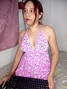 emma-19- online show from 02/25/26, 04:33