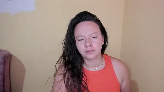 Snapshot of lauraguzman chatting on 07/27/26, 03:57 lauraguzman online show from 07/27/26, 03:57