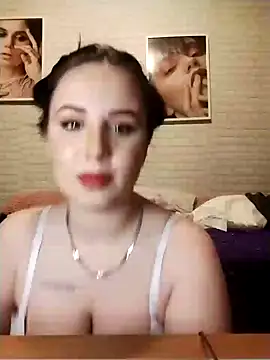 AdelinaJude online show from 12/29/24, 08:37