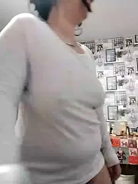 AdelinaJude online show from 01/26/25, 04:20