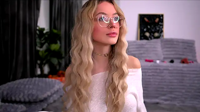 KylieJoyce online show from 11/27/25, 10:45