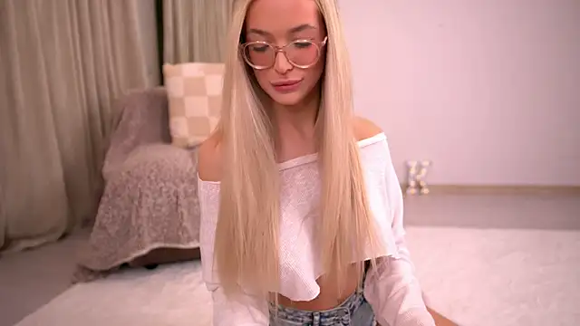 Snapshot of KylieJoyce chatting on 02/07/26, 09:29 KylieJoyce online show from 02/07/26, 09:29