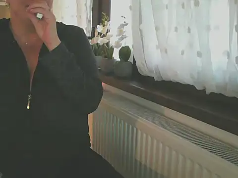 hotsierra4u online show from 11/30/25, 12:42