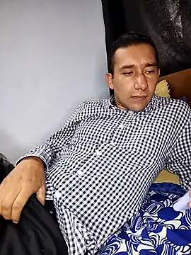 Snapshot of misterioso258 chatting on 12/20/25, 02:35 misterioso258 online show from 12/20/25, 02:35