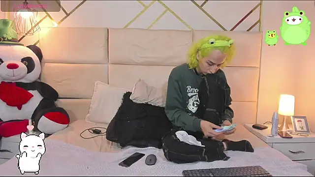 -kisa  online show from 10/15/25, 02:55