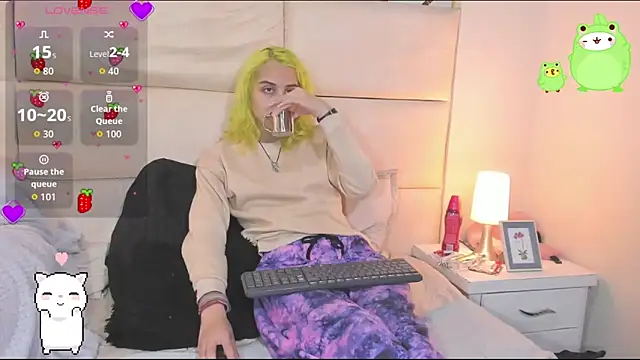 -kisa  online show from 10/24/25, 02:19