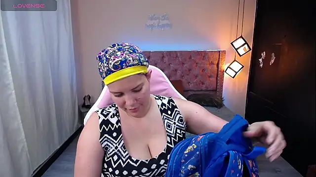 brithany smiith  online show from 03/03/25, 02:36