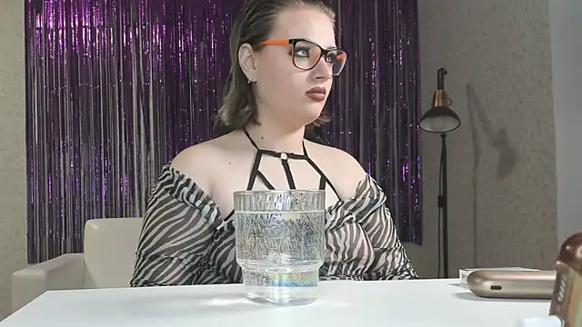 Snapshot of Seductive_She_Wolf chatting on 02/14/25, 02:39 Seductive She Wolf online show from 02/14/25, 02:39