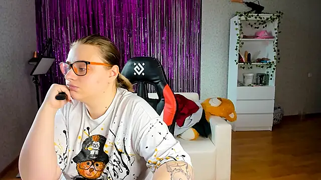 Snapshot of Seductive_She_Wolf chatting on 03/18/25, 06:46 Seductive She Wolf online show from 03/18/25, 06:46