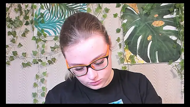 Snapshot of Seductive_She_Wolf chatting on 09/27/25, 08:25 Seductive She Wolf online show from 09/27/25, 08:25